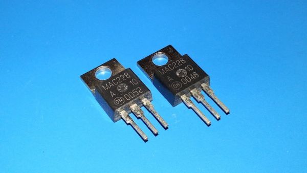 MAC228-A10 TO220 MOT
