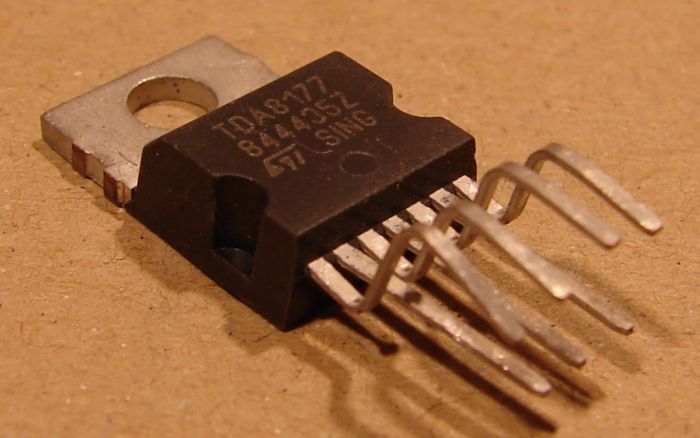 TDA8177